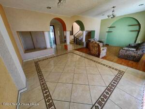 Casa de 3 habitaciones, Corregidora · Tejeda - Casa a Pie de Calle con Estudio, 3 Recamaras, Sotano, Sala de Tv. Venta