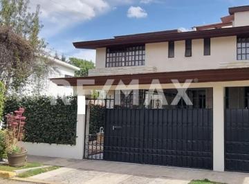 Casa · 408m² · 4 Recámaras · 3 Estacionamientos · Casa en Venta - (4)