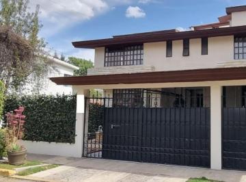 Casa · 408m² · 4 Recámaras · 3 Estacionamientos · Casa en Venta - (4)
