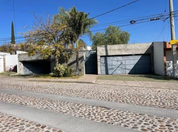Casa de 5 habitaciones, Aguascalientes · Ram - Casa en Venta con 300 m de Jardín, en La Herradura