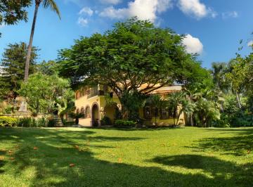 Casa de 9 habitaciones, Cuernavaca · Venta o Renta Inmueble Productivo. 2,000 m de Terreno y 750 m de Construcción.