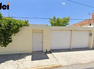 Casa de 4 habitaciones, Victoria · Casa en Venta, Zona Centro