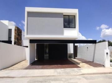 Casa · 308m² · 3 Recámaras · 2 Estacionamientos · Casa en Praderas de Mayab, 3 Rec. y Alberca