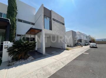 Casa · 270m² · 3 Recámaras · 2 Estacionamientos · Casa en Venta en Hacienda Santa Fe Juriquilla