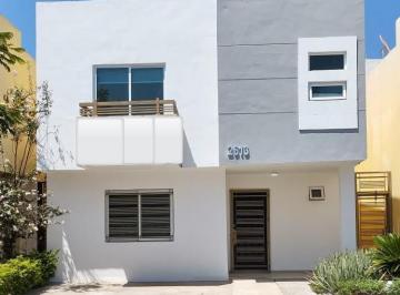Casa · 150m² · 3 Recámaras · 2 Estacionamientos · Casa en Fraccionamiento Valle Alto