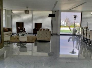 Casa · 850m² · 4 Recámaras · 4 Estacionamientos · Casa en Interlomas con Seguridad