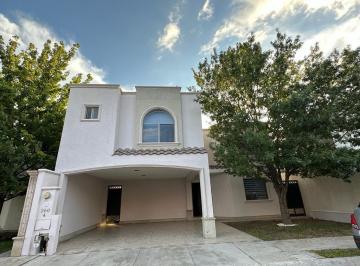 Casa · 250m² · 3 Recámaras · 2 Estacionamientos · Casa - Saltillo