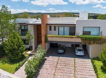 Casa de 4 habitaciones, León · Casa en Venta en El Bosque Country Club con 4 Recámaras