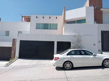 Casa de 6 habitaciones, León · Casa en Venta en Bosques del Refugio con 6 Recámaras