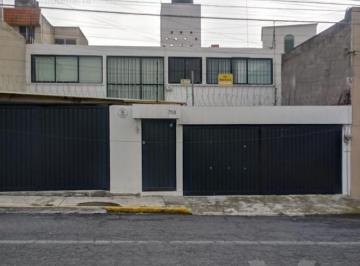 Casa · 449m² · 4 Recámaras · 3 Estacionamientos · Inmueble en Renta Col. Sector Popular, Toluca