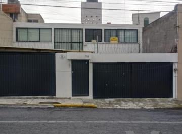 Casa · 449m² · 4 Recámaras · 3 Estacionamientos · Optima Para Oficinas Y/o Casa Habitacion en Venta Col. Sector Popular, Toluca