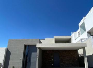 Casa de 3 habitaciones, León · Casa en Venta en Lomas del Molino I con Recámara en Planta Baja