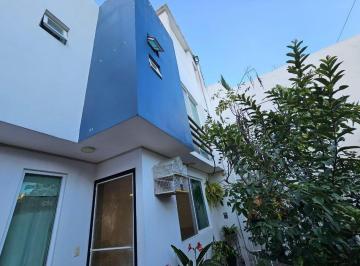 Casa · 238m² · 6 Recámaras · 2 Estacionamientos · Casa en Venta en La Colonia Volcanes