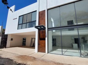 Casa de 3 habitaciones, Cuernavaca · Casa Nueva en Venta con Alberca y Jardín Privado
