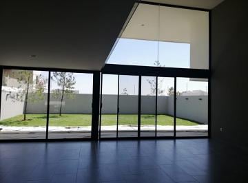 Casa · 408m² · 4 Recámaras · 3 Estacionamientos · Renta Casa en La Campiña del Bosque, Gran Jardín, León, Guanajuato, Zona Norte