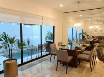 Casa · 162m² · 3 Recámaras · 2 Estacionamientos · Casa de Lujo en Residencial Arbolada con Alberca