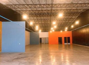 Nave industrial · 700m² · Renta de Nave Comercial Sobre Calle 60, Muy Bien Ubicado, Centro de Mérida