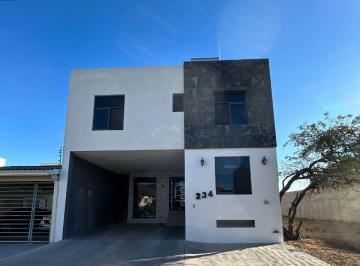 Casa de 4 habitaciones, León · Casa en Venta en Club de Golf Los Naranjos