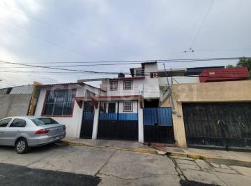 Casa · 227m² · 5 Recámaras · 3 Estacionamientos · Casa en Venta en Atizapán, Oportunidad de Inversión.