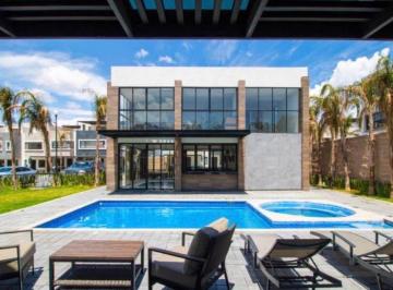 Casa de 3 habitaciones, San Andrés Cholula · Casa en Venta con 3 Recámaras 4 Baños 105 Terreno 150 Construcción con Alberca y Casa Club