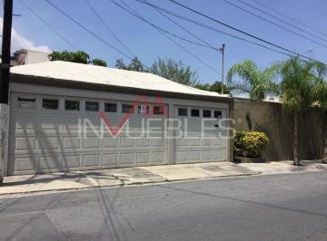 Casa · 275m² · 3 Recámaras · 3 Estacionamientos · Casa en Venta en Los Cedros