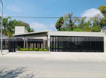 Casa · 400m² · 3 Recámaras · 3 Estacionamientos · Casa en Venta en Lomas del Cercado