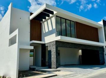 Casa · 490m² · 4 Recámaras · 3 Estacionamientos · Casa en Venta Pedregal de La Montaña Uro