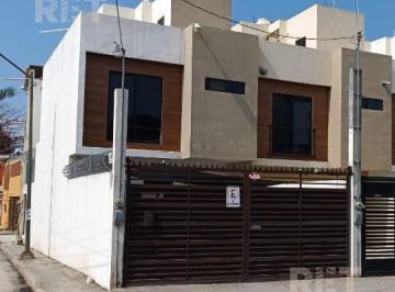 Casa · 150m² · 3 Recámaras · 2 Estacionamientos · Casa en Av Ayuntamiento