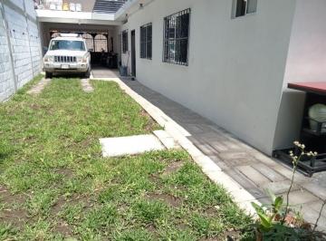 Casa · 145m² · 3 Recámaras · 5 Estacionamientos · Casa Sola en Acapatzingo Cuernavaca - Crb - 1146 - Cs