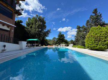 Terreno / Lote de 7 habitaciones, Valle de Bravo · Terreno en Venta en Valle de Bravo en La Zona Centro de Avándaro