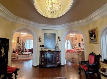 Casa de 3 habitaciones, Miguel Hidalgo · Hermosa Casa con Magníficos Espacios y Vistas Arboladas en Calle Única