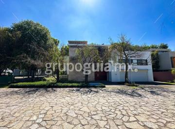 Casa en condominio · 649m² · 4 Recámaras · 4 Estacionamientos · Casa en Arauca I