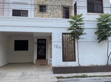 Fachada · Casa en Renta en Satelite