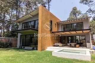 Casa de 4 habitaciones, Valle de Bravo · Casa en Venta con Diseño y Acabados de Lujo