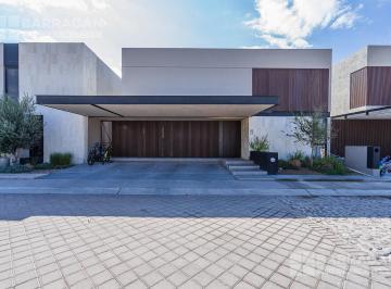 Casa · 294m² · 3 Recámaras · 3 Estacionamientos · Casa en Venta en Condominio Privado Santa Inés, Lomas del Campanario Norte