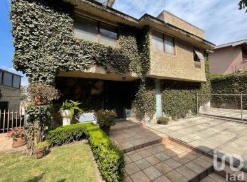 Casa · 385m² · 4 Recámaras · 4 Estacionamientos · Casa en Venta en Bosques de Las Lomas 1a Sección, Miguel Hidalgo, Ciudad de México