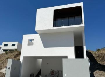 Casa · 272m² · 3 Recámaras · 2 Estacionamientos · Casa en Venta en Álamo Sur 3 Etapa, Santiago