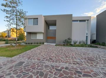 Casa · 300m² · 1 Recámara · 2 Estacionamientos · Renta Casa en La Campiña del Bosque, Gran Jardín, León, Guanajuato