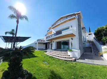Casa de 5 habitaciones, Zapopan · Casa en Bugambilias 2da Sección 1,000 m² de Construcción y Alberca