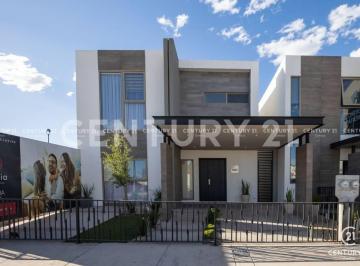 Casa · 156m² · 3 Recámaras · 2 Estacionamientos · Casa en Venta en Fraccionamiento Los Arroyos, Chihuahua, Chih.