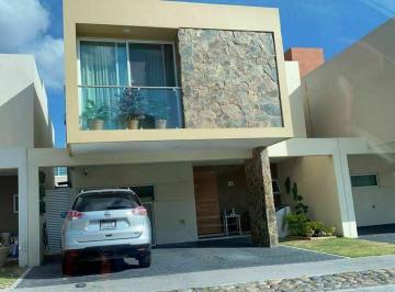 Casa en condominio · 214m² · 3 Recámaras · 2 Estacionamientos · Venta Casa Queretaro La Vista