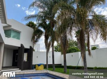 Casa · 1186m² · 3 Recámaras · 5 Estacionamientos · Casa en Venta en Privada Lomas del Tec