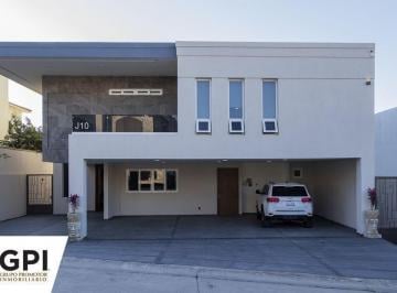 Casa · 730m² · 5 Recámaras · 6 Estacionamientos · Casa en Venta de 5 Recámaras Residencial El Molino León Gto