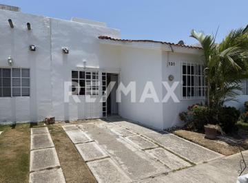 Casa en condominio · 90m² · 3 Recámaras · 2 Estacionamientos · Casa en Renta de Una Planta – 3 Recámaras con Aire Acondicionado y Cocina Integral en Las Ceibas, Nu