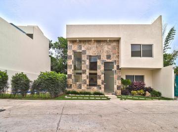 Casa · 234m² · 3 Recámaras · 2 Estacionamientos · Venta Casa Lomas de Cuernavaca