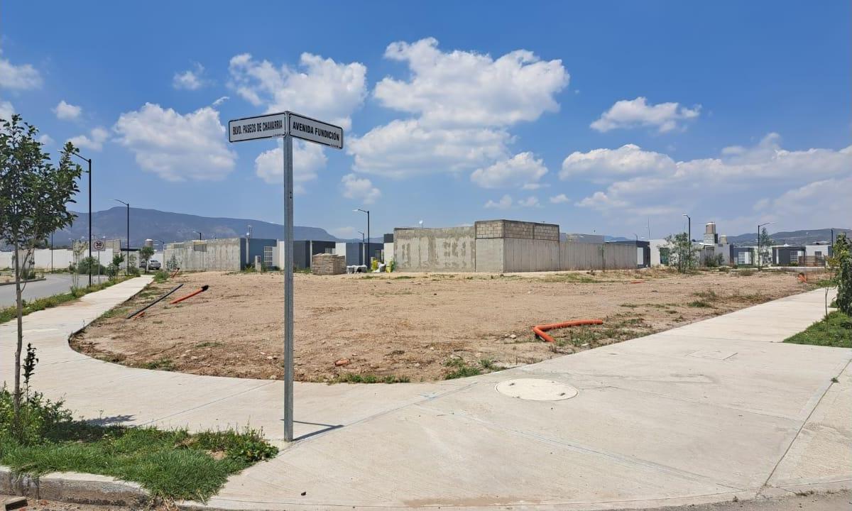 Commercial Corner Property for Rent with High Commercial Potential!