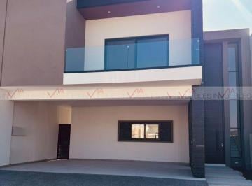 Casa · 395m² · 3 Recámaras · 3 Estacionamientos · Casa en Venta en El Uro
