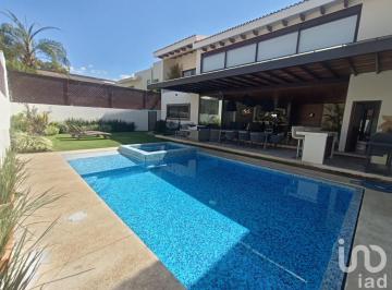 Casa · 561m² · 5 Recámaras · 5 Estacionamientos · Lista Para Habitar, Casa en El Residencial Kloster Sumiya Donde Tienes Todo a Tu Alcance