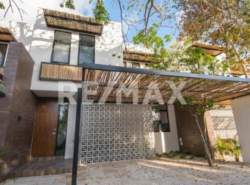 Casa · 200m² · 3 Recámaras · 2 Estacionamientos · Villa en Renta con 3 Recámaras (1 en Planta Baja) con Alberca - (4)