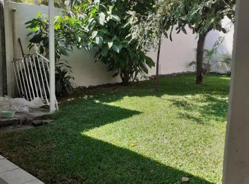 Casa · 400m² · 5 Recámaras · Casa en Venta en Col. Satélite